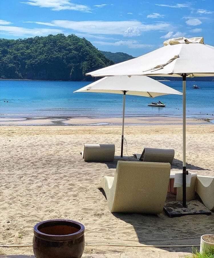 PICO DE LORO BEACH & POOL RESORT