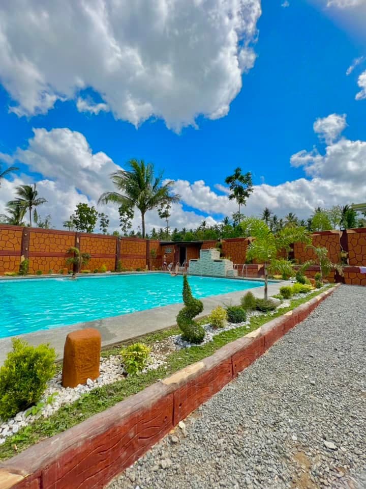 Sangley Farm Resort Buddy & Sol