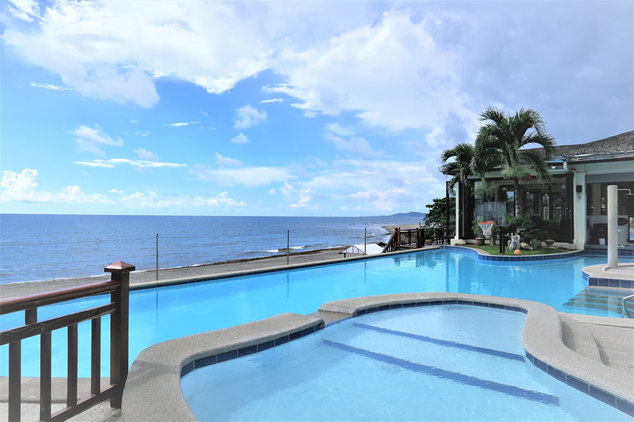 Kahuna Beach Resort & Spa