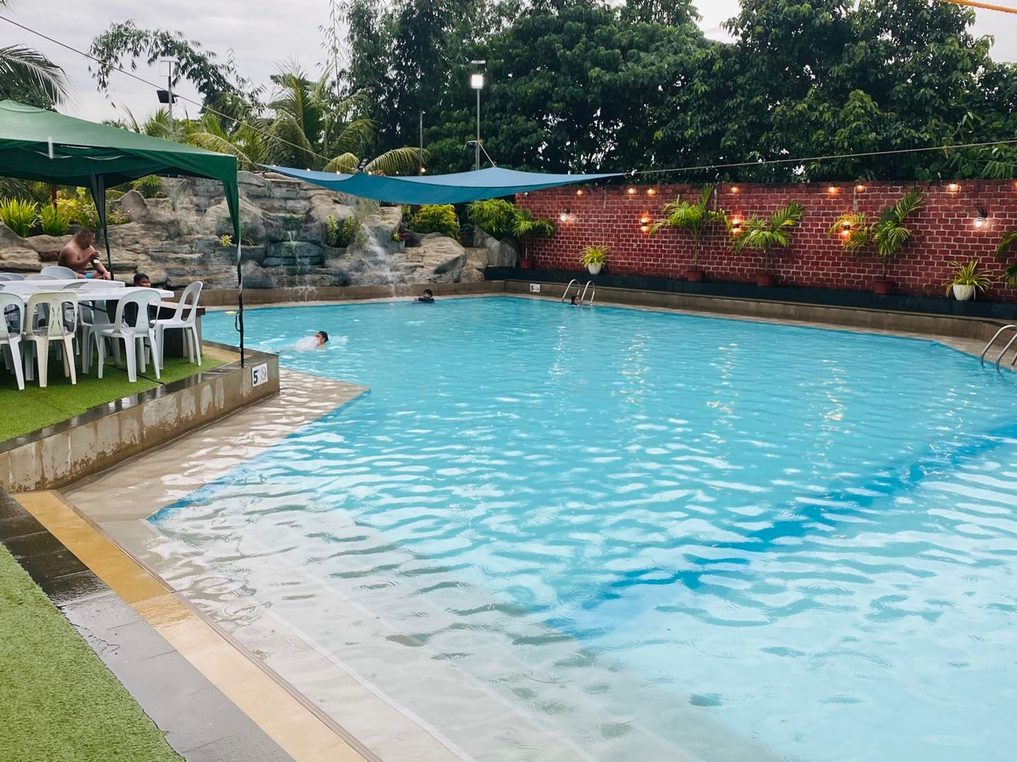 Tanglad Valencia At Bamboo Springs Park